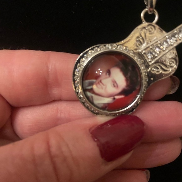 Elvis Snap Button Necklace - Picture 6 of 7